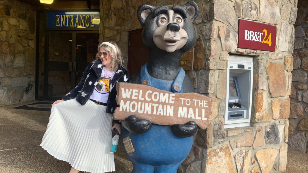 Travel Guide to Gatlinburg and Pigeon Forge, Mountain Mall